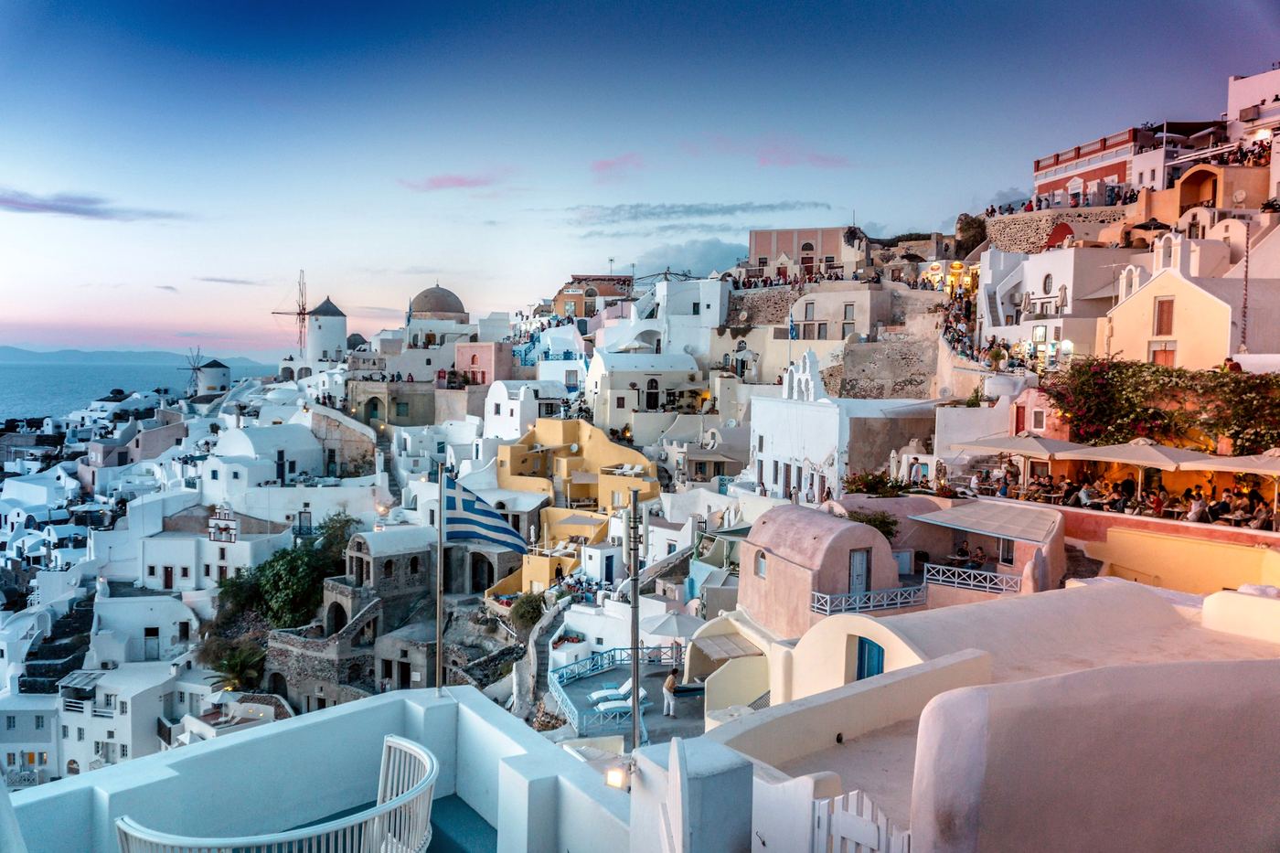 Casas blancas de Oía, en Santorini, sobre la caldera